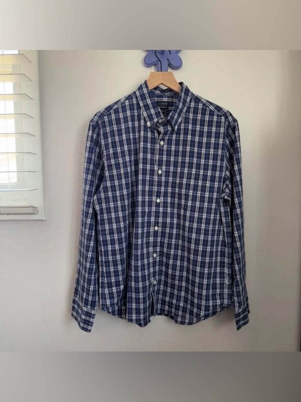 🌟J.Crew Men's Navy and White Plaid Button-Down Shirt